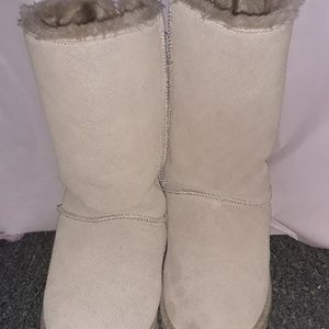 Cream uggs